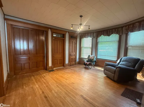 103 W 3rd St, Packwood, IA 52580