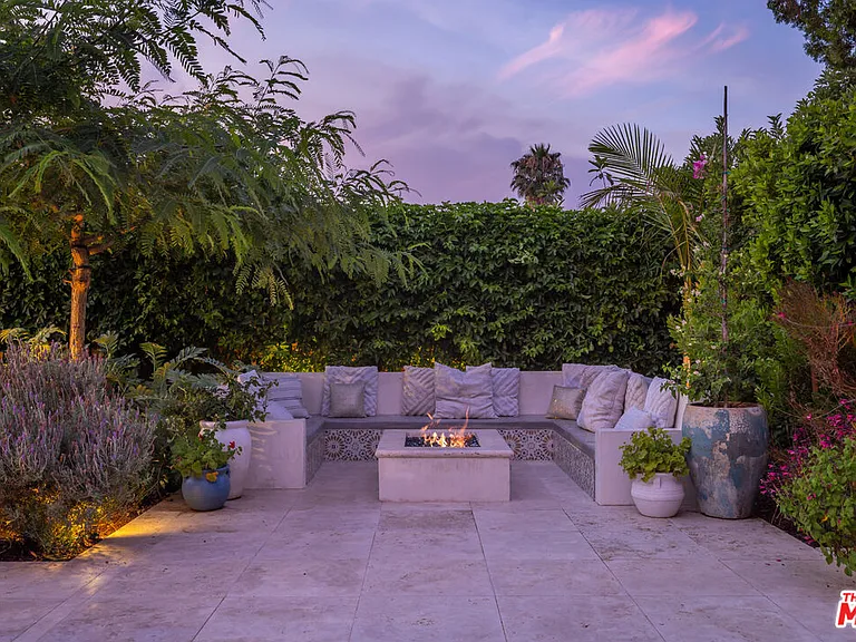 7442 Capps Ave — Photo 66