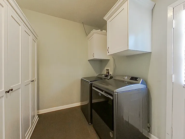 1117 Eisenhower Dr — Photo 21