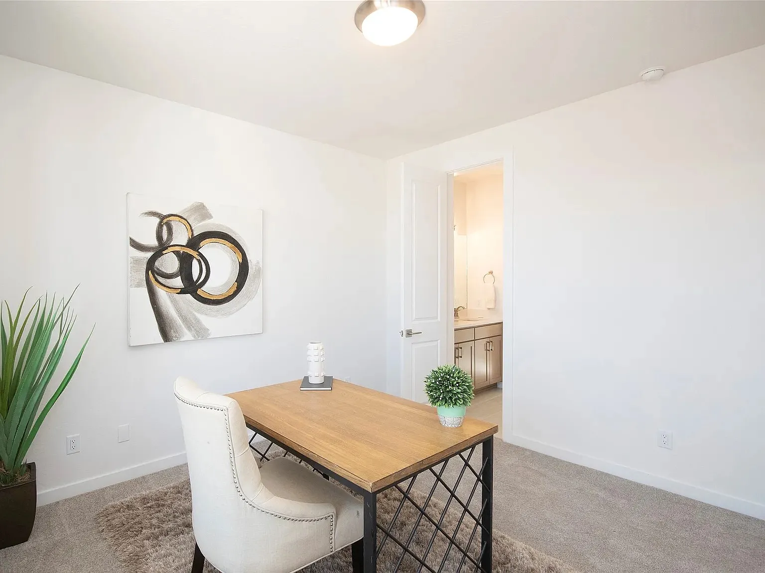 4 bed, 2300 sqft, $4,200 — Photo 4