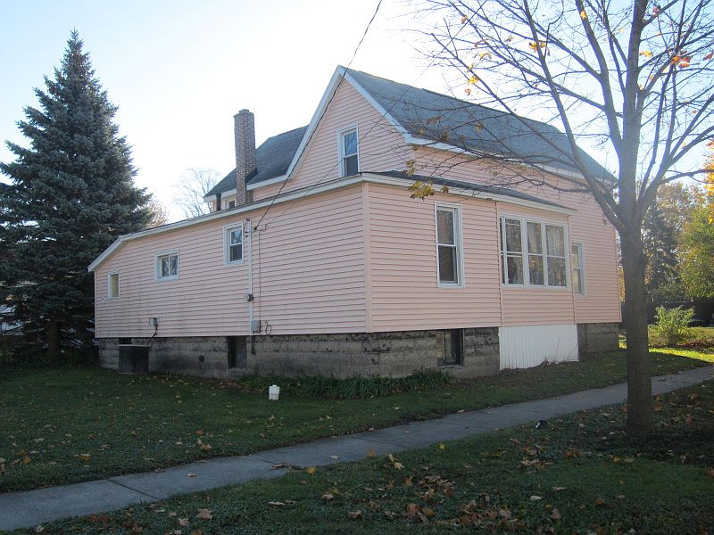 2nd image of 701 E Fulton St