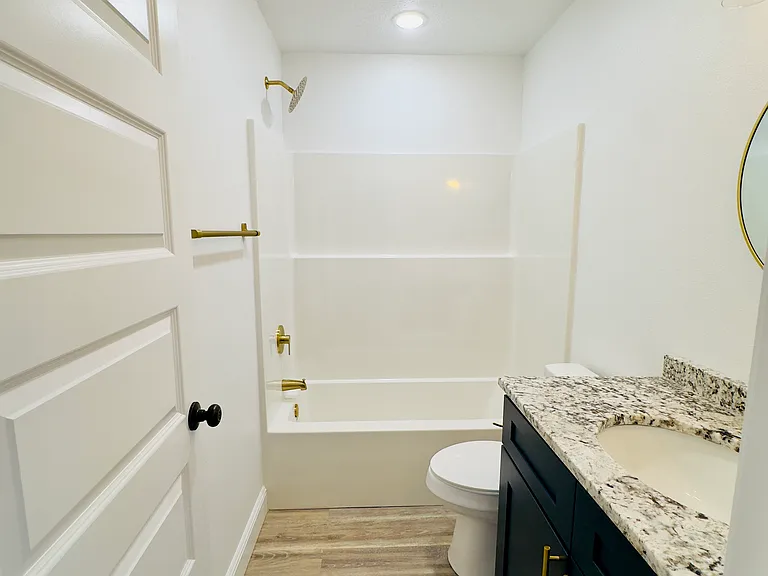 704 N Liberty St — Photo 10