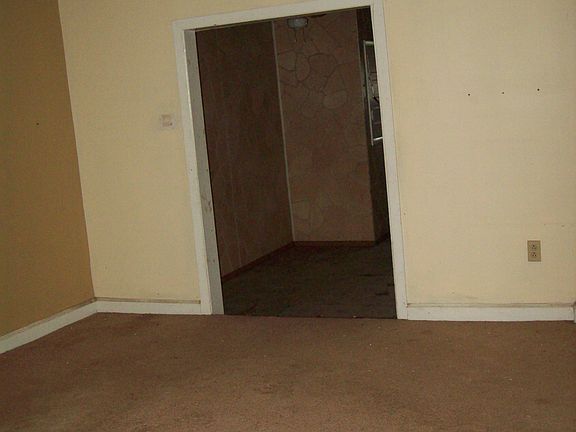 3rd image of 5727 Larchwood Ave