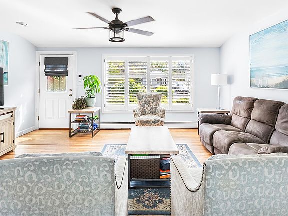 3rd image of 44 Maple Avenue