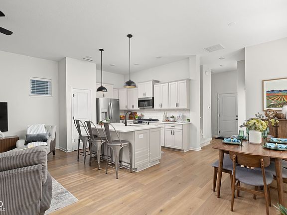 5th image of 576 Steinbeck Pl