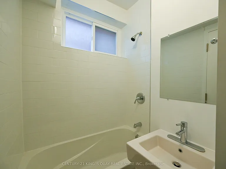 1A Leonard Ave #2 — Photo 4