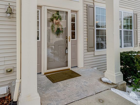 2nd image of 108 Fountain Grass Cir