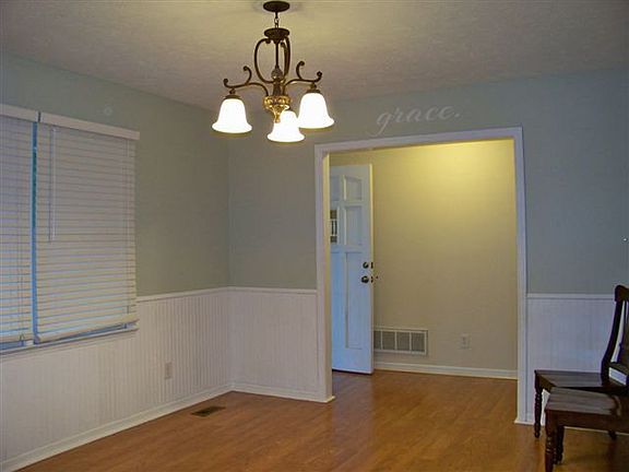 3rd image of 588 May Royal Dr