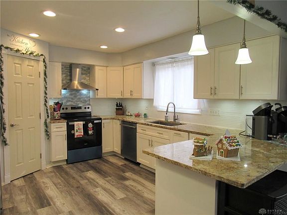 5th image of 3190 Seven Oaks Dr