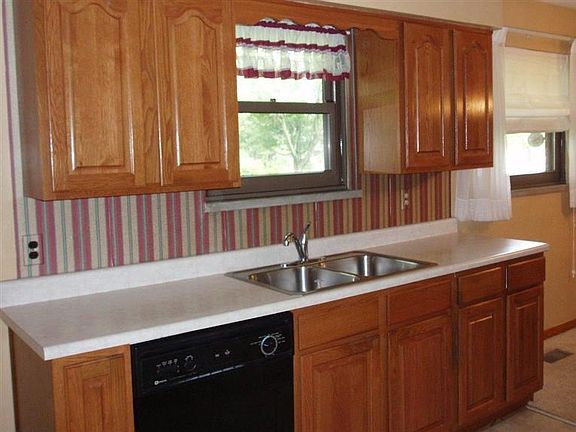 4th image of 391 Vindale Dr