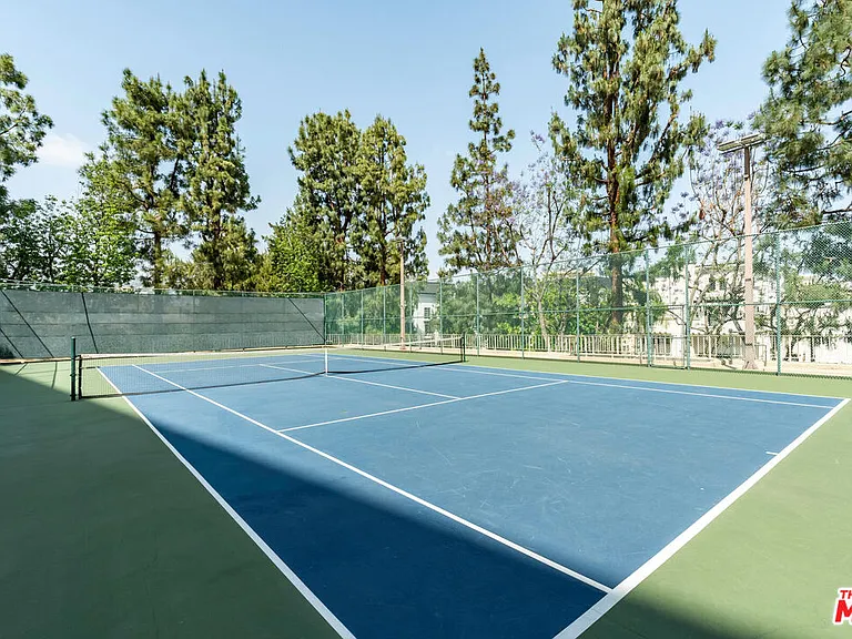 100 S Doheny Dr #518 — Photo 14