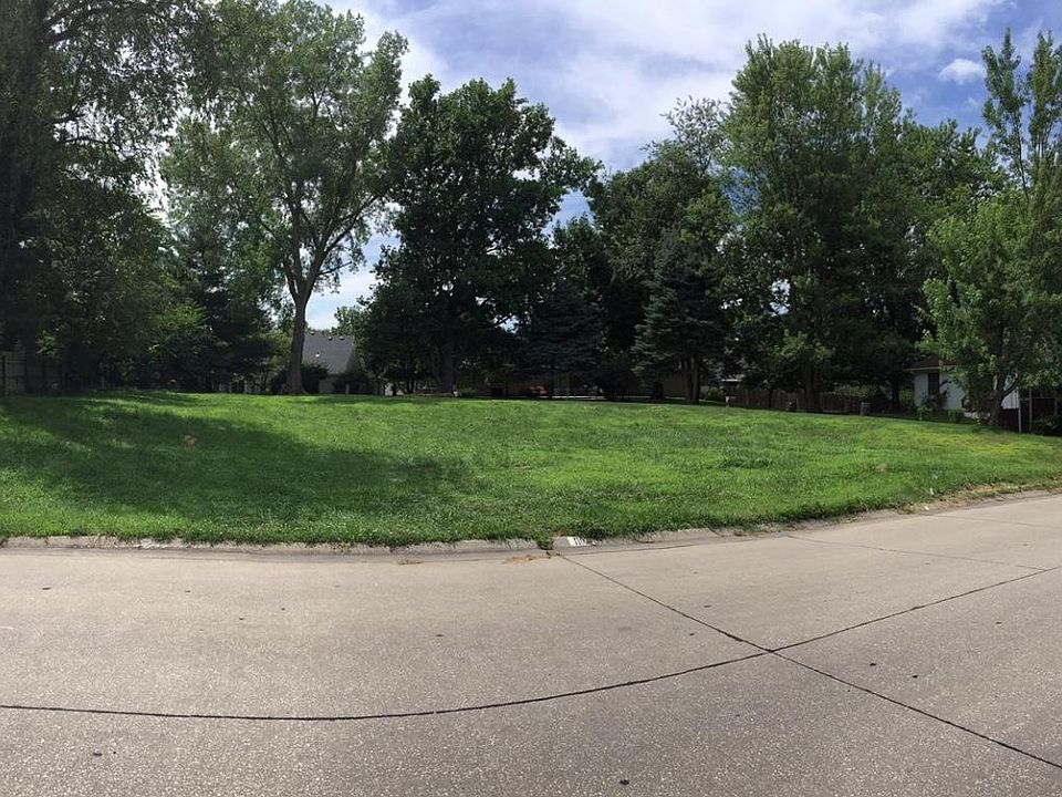 2nd image of 1102 N 49th Ter