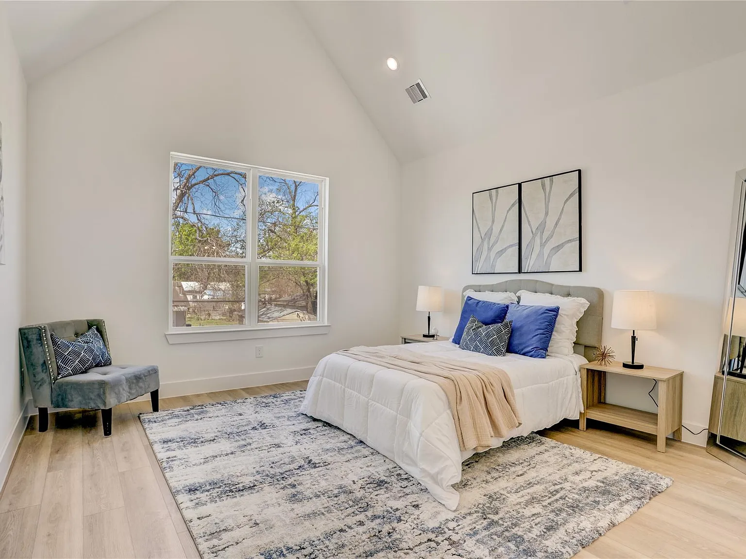 3 bed, 2.5 bath, 1701 sqft, $2,000 — Photo 4