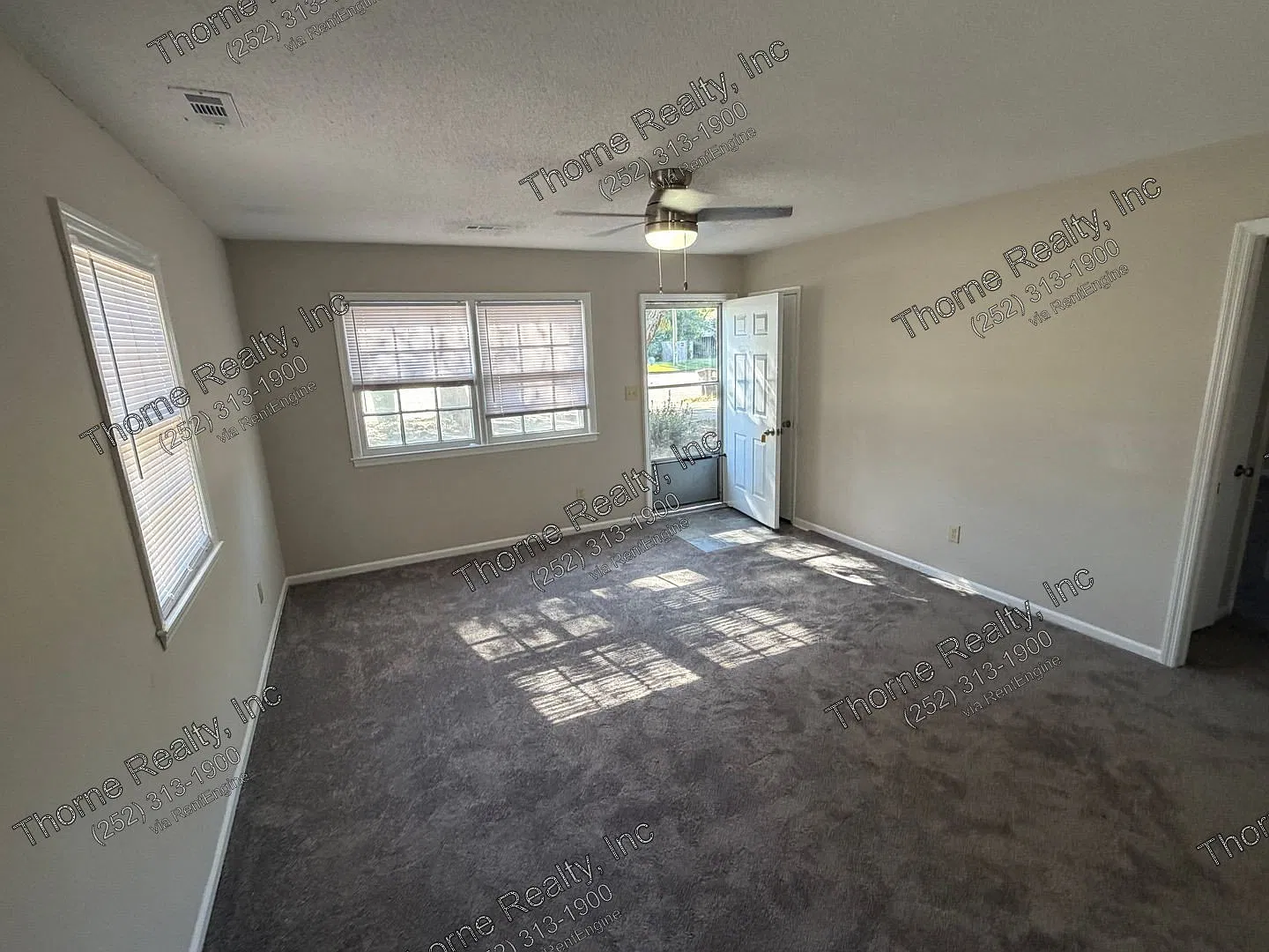 2 bed, 1.0 bath, 877 sqft, $795 — Photo 2
