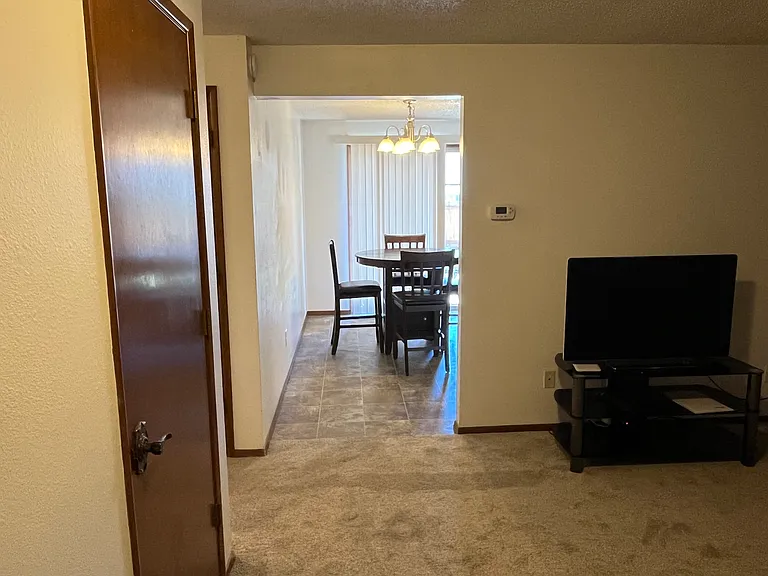 1533 Clydesdale Dr SE — Photo 4