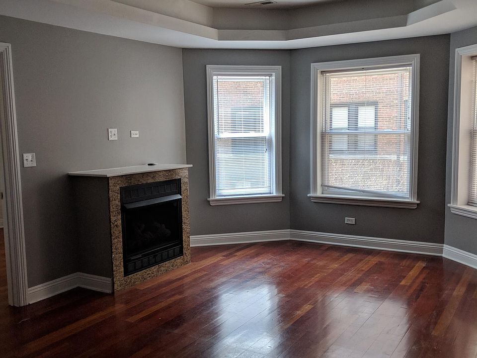 1st image of 524 W Cornelia Ave #1