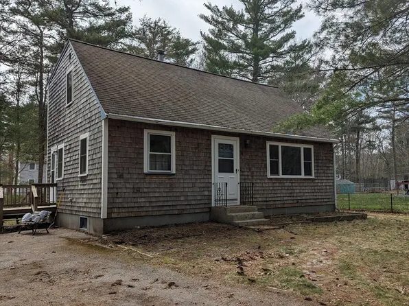 14 Forest St, Carver, MA 02330