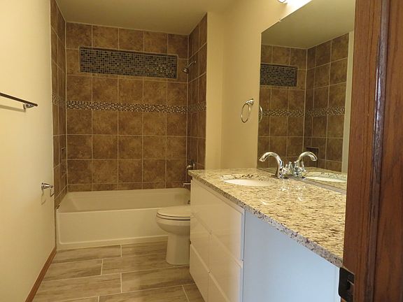4th image of 2781 Cadbury Cir