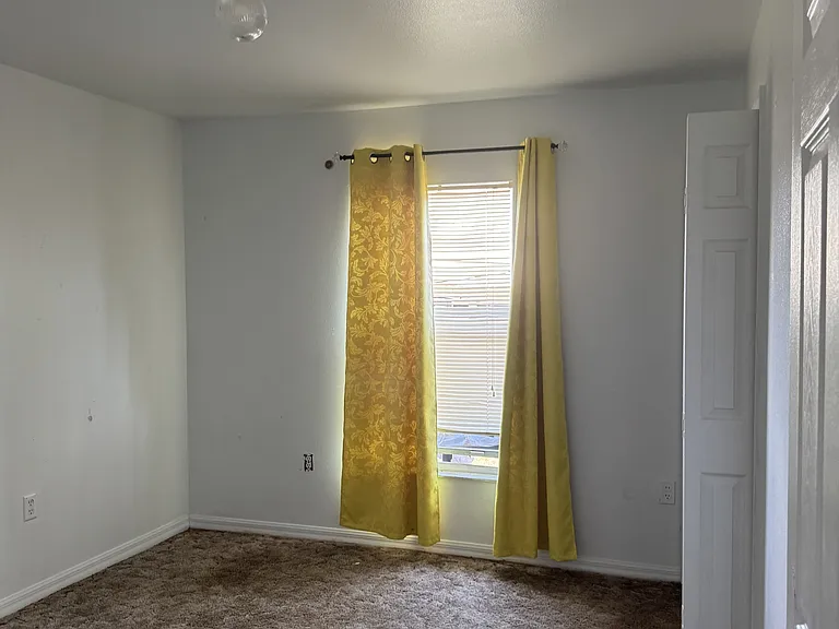 674 Royalty Ct #1 — Photo 2