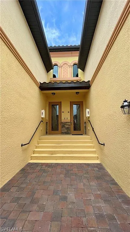 3 bed, 2.0 bath, 2138 sqft, $7,000 — Photo 3