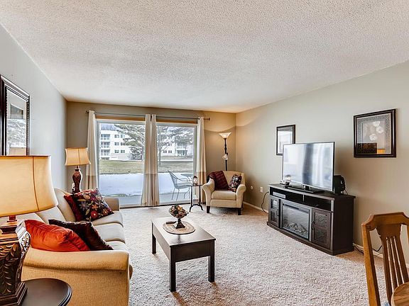 5th image of 130 Demont Ave E APT 155