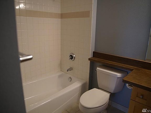 5th image of 2331 42nd Ave SW APT 315