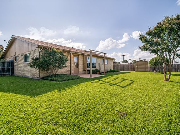 3rd image of 1728 Roundrock Trl