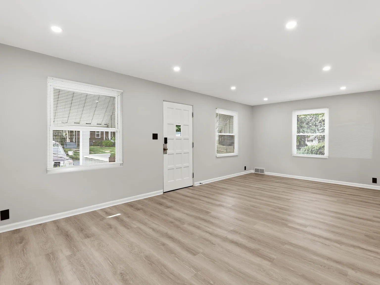 2 bed, 1056 sqft, $2,450 — Photo 2