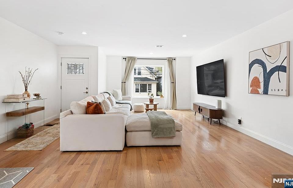 1st image of 1516 71st St