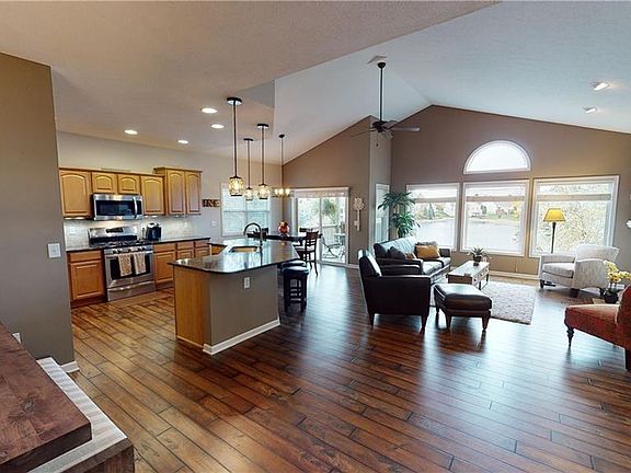 5th image of 1022 Roy Marsh Dr