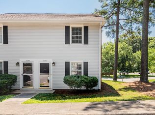 1034 Nottingham Ct, Cary, NC 27511
