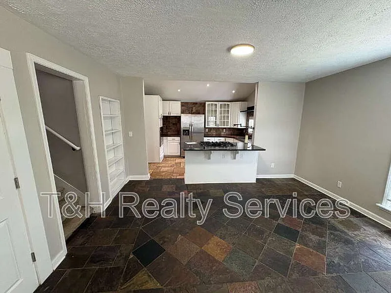 604 W 4th St — Photo 6