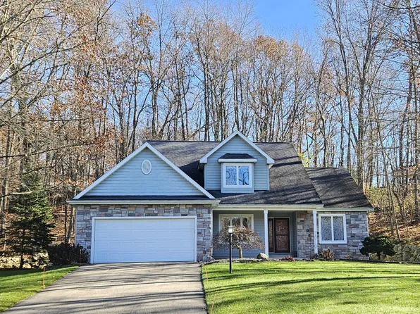 160 Laguna Cir, Kalamazoo, MI 49009