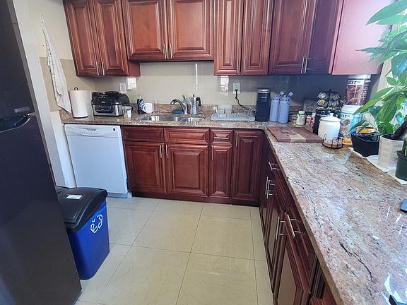 4th image of 2325 Bell Blvd