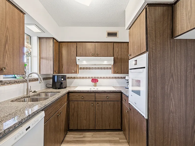 5817 Sandhurst Ln #B — Photo 13