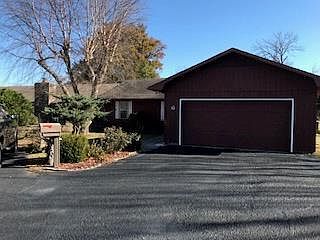 1st image of 6 Hillcrest Vlg