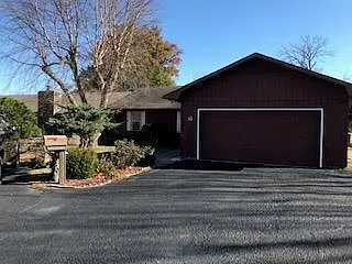 6 Hillcrest Vlg Photo 1