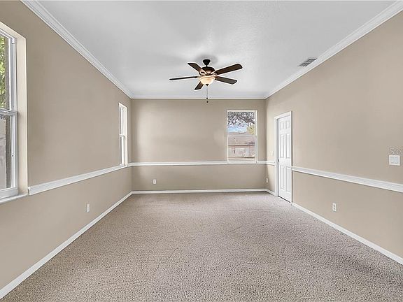 3rd image of 248 Hunt St