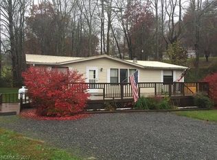 104 Cocks Comb Ln, Horse Shoe, NC 28742