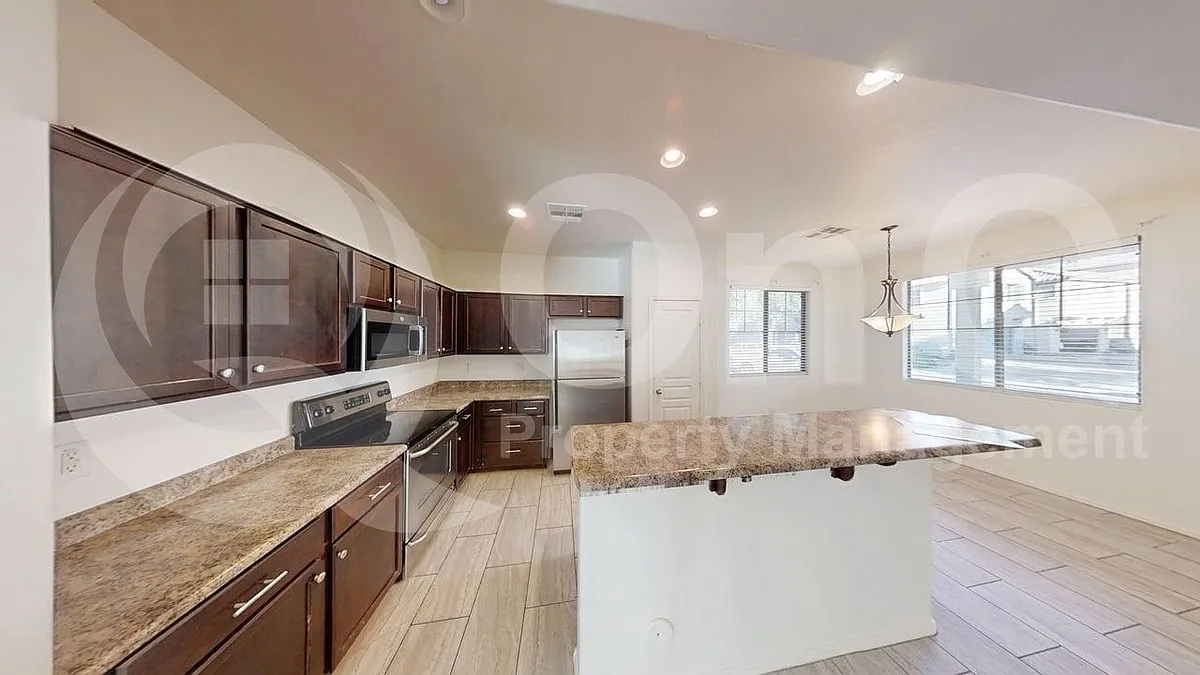 3 bed, 2.5 bath, 1776 sqft, $2,049 — Photo 4