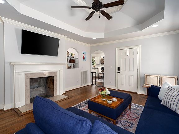 4th image of 1000 Granbury Rd