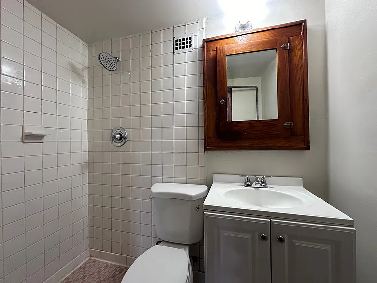822 Pine St — Photo 15