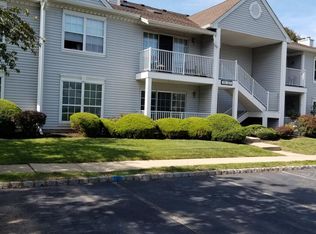 13 Chelsea Ct, Franklin Park, NJ 08823