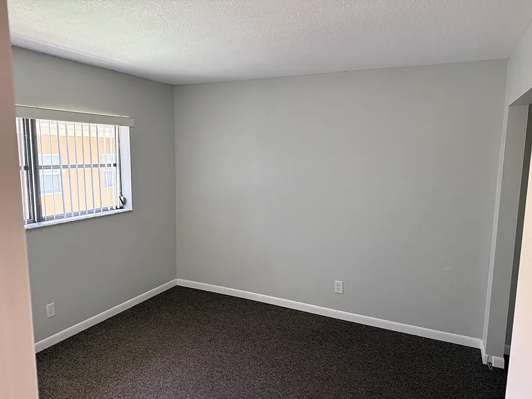 4686 SW 65th Ave — Photo 12