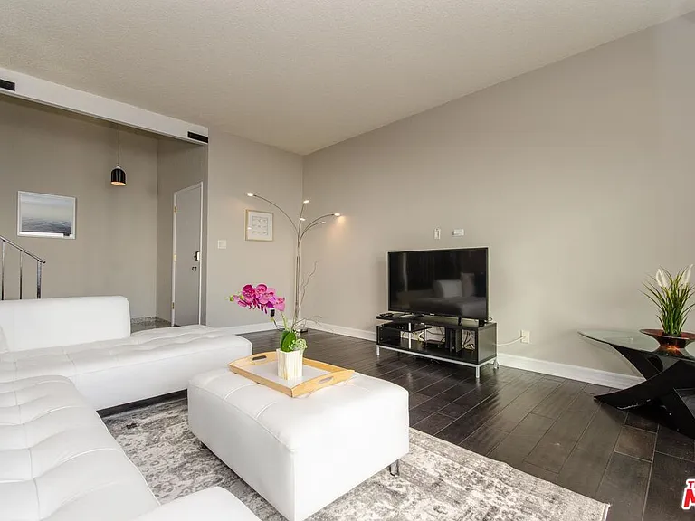 18065 Coastline Dr #1 — Photo 3