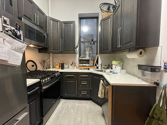 4th image of 258 W 22nd St Unit 1D