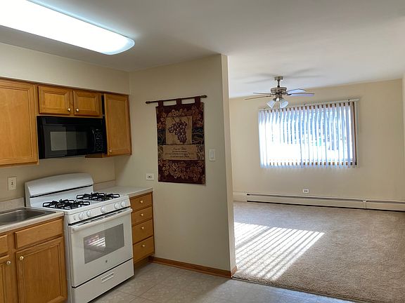 2nd image of 748 W Dempster St