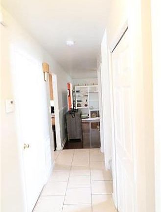 2nd image of 10 Heritage Ln