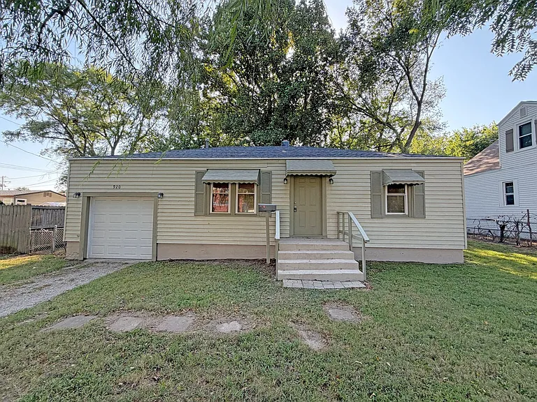 920 N Pickwick Ave — Photo 1