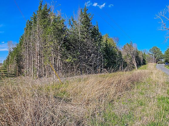 2nd image of 669 Kiowa Rd